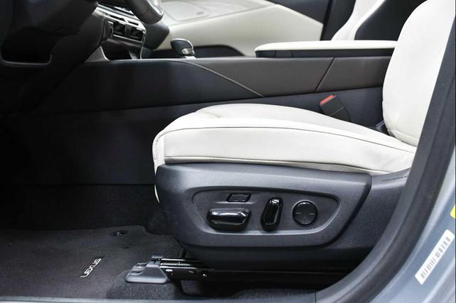Photo of 2023 Iridium Lexus RX 350