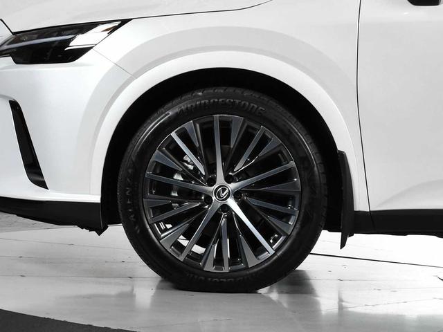 Photo of 2023 Eminent White Pearl Lexus RX 350