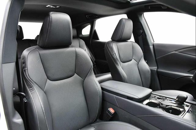Photo of 2023 Eminent White Pearl Lexus RX 350