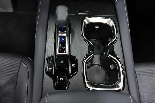 Photo of 2023 Eminent White Pearl Lexus RX 350