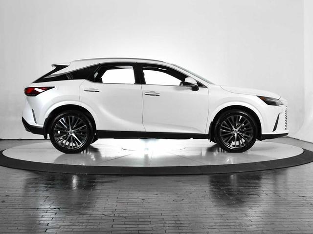 Photo of 2023 Eminent White Pearl Lexus RX 350