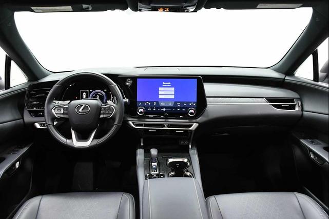 Photo of 2023 Eminent White Pearl Lexus RX 350