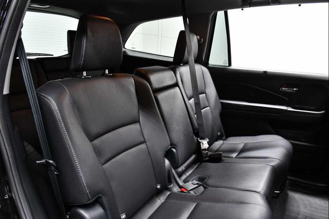 Photo of 2017 Crystal Black Pearl Honda Pilot