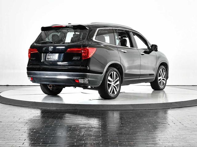 Photo of 2017 Crystal Black Pearl Honda Pilot
