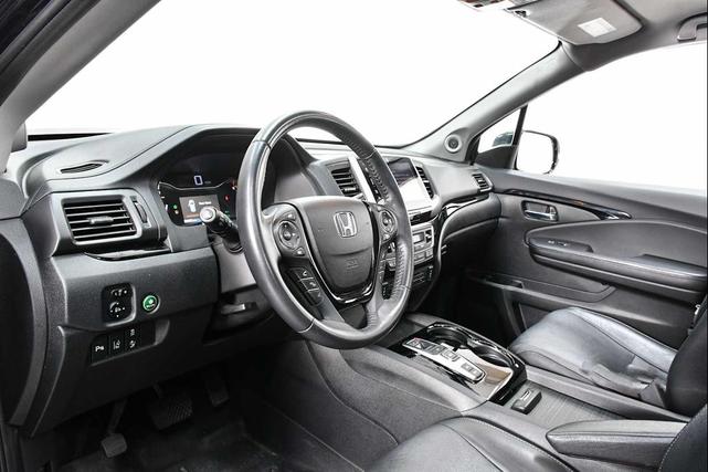 Photo of 2017 Crystal Black Pearl Honda Pilot