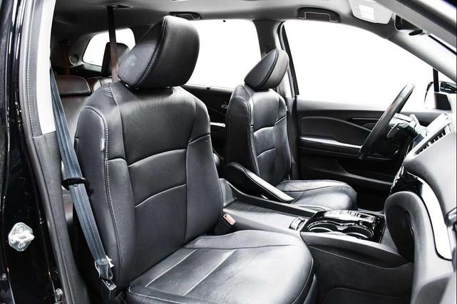 Photo of 2017 Crystal Black Pearl Honda Pilot