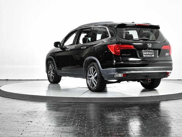 Photo of 2017 Crystal Black Pearl Honda Pilot