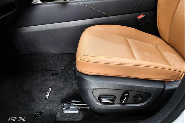 Photo of 2025 Eminent White Pearl Lexus RX 350
