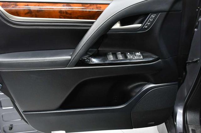 Photo of 2020 Nebula Gray Pearl Lexus LX 570