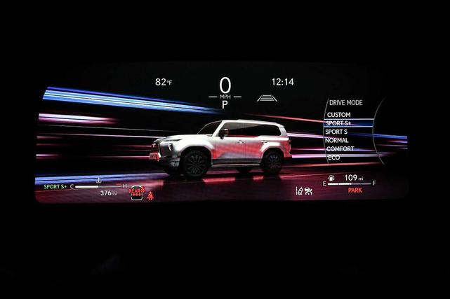 Photo of 2025 Earth/Black Roof Lexus GX 550