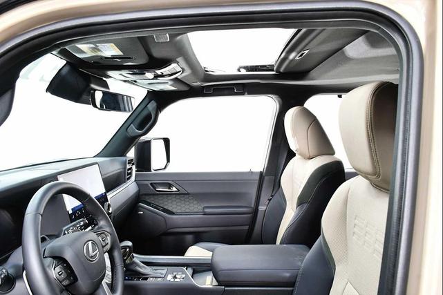 Photo of 2025 Earth/Black Roof Lexus GX 550