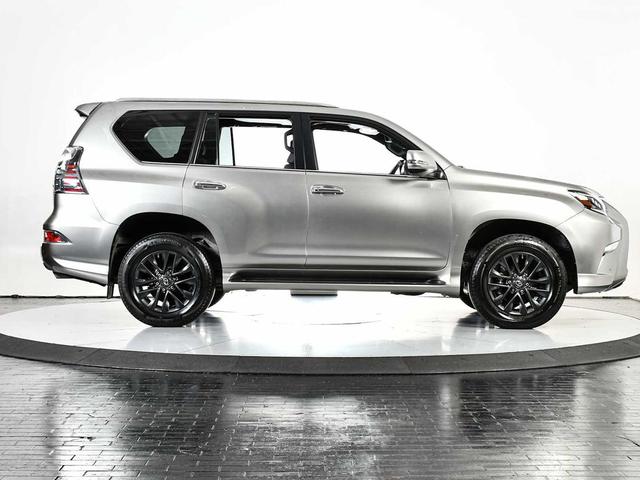 Photo of 2023 Atomic Silver Lexus GX 460