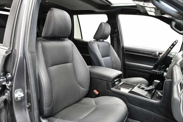 Photo of 2023 Atomic Silver Lexus GX 460