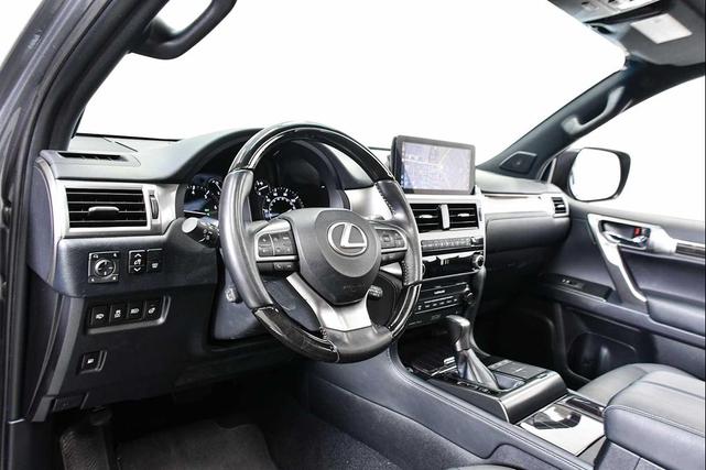 Photo of 2023 Atomic Silver Lexus GX 460