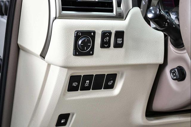 Photo of 2014 Tungsten Pearl Lexus GX 460