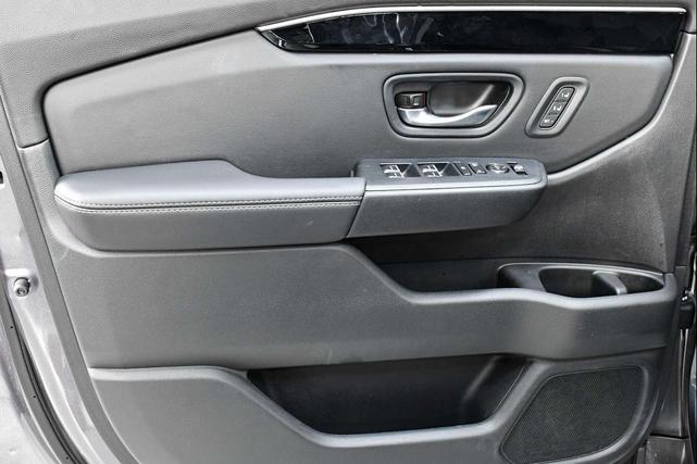 Photo of 2025 Modern Steel Metallic Honda Pilot