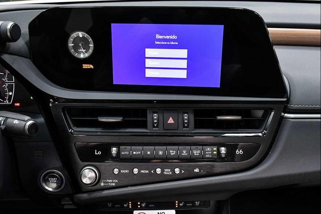 Photo of 2024 Eminent White Pearl Lexus ES 250