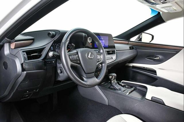 Photo of 2024 Eminent White Pearl Lexus ES 250