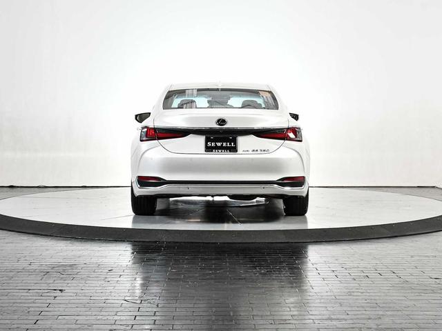 Photo of 2024 Eminent White Pearl Lexus ES 250