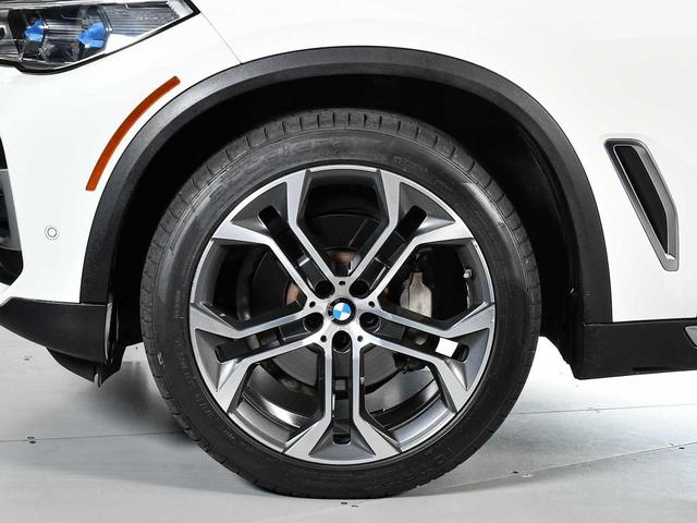 Photo of 2022 Alpine White BMW X5