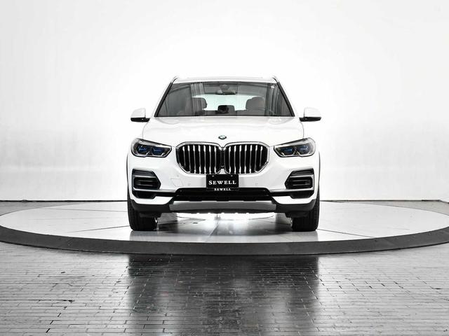 Photo of 2022 Alpine White BMW X5
