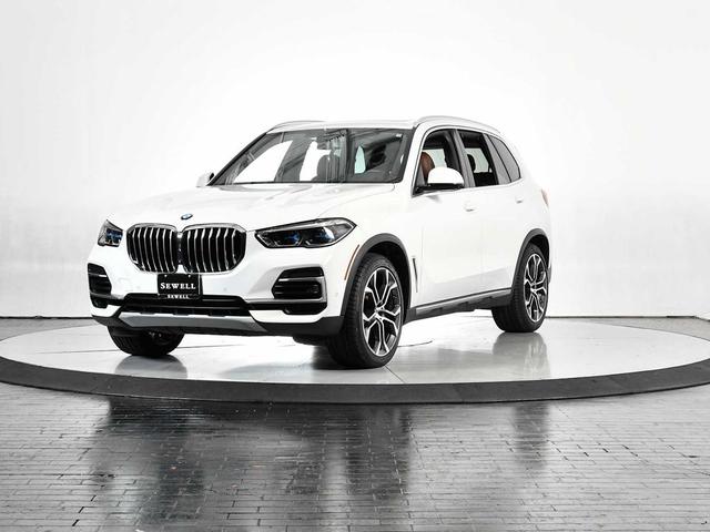Photo of 2022 Alpine White BMW X5