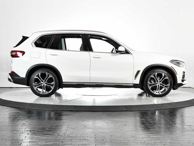 Photo of 2022 Alpine White BMW X5