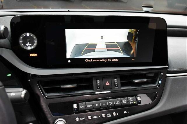 Photo of 2024 Iridium Lexus ES 350