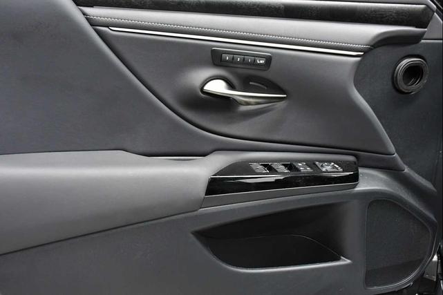 Photo of 2024 Iridium Lexus ES 350