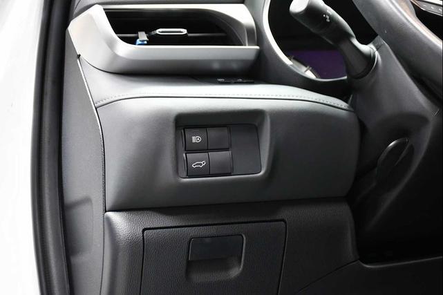 Photo of 2022 Wind Chill Pearl Toyota Highlander