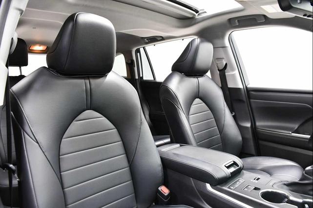 Photo of 2022 Wind Chill Pearl Toyota Highlander