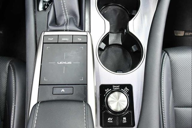 Photo of 2022 Atomic Silver Lexus RX 450h