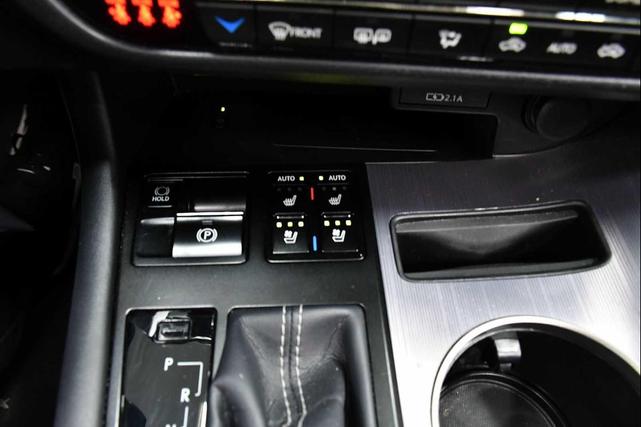 Photo of 2022 Atomic Silver Lexus RX 450h
