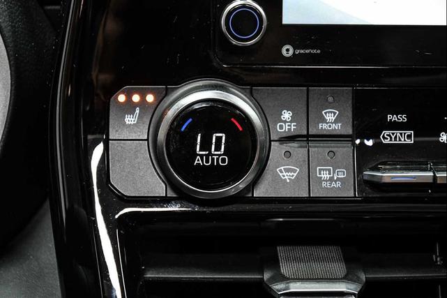 Photo of 2021 Blizzard Pearl Toyota Highlander