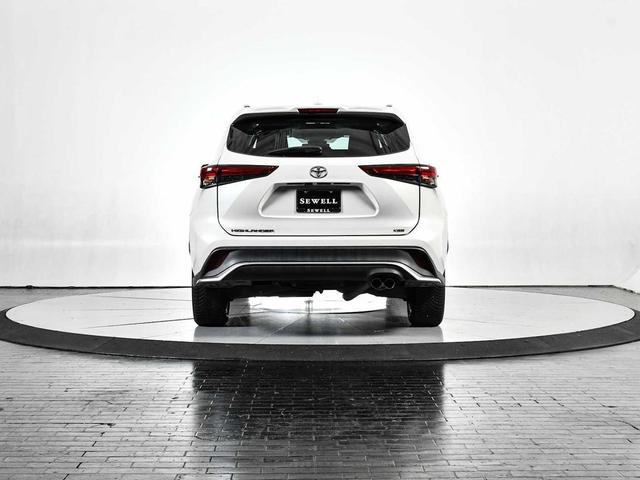 Photo of 2021 Blizzard Pearl Toyota Highlander