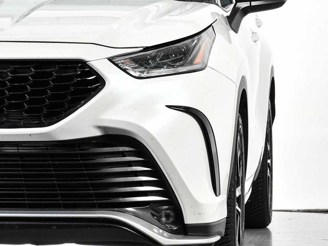 Photo of 2021 Blizzard Pearl Toyota Highlander