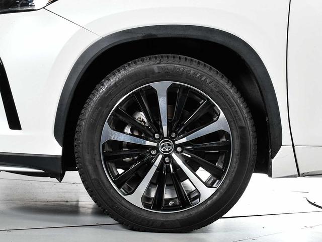 Photo of 2021 Blizzard Pearl Toyota Highlander
