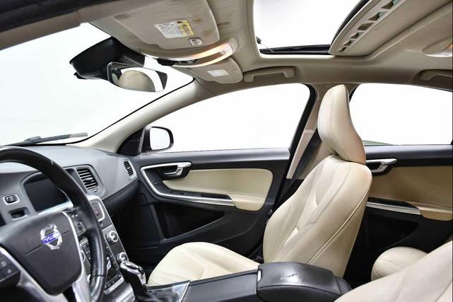 Photo of 2016 Magic Blue Metallic Volvo S60