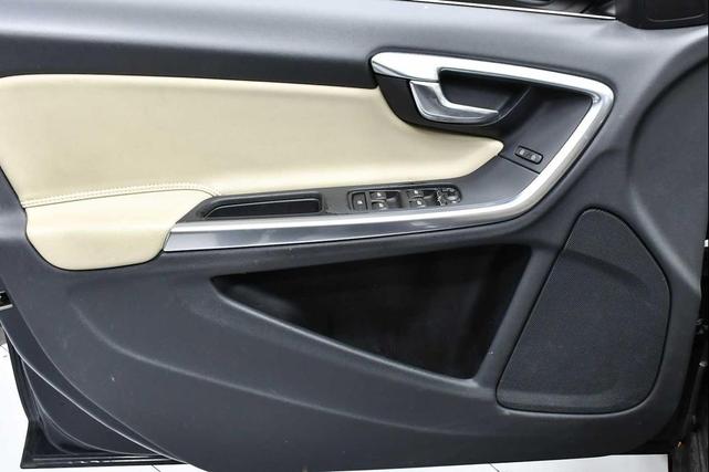 Photo of 2016 Magic Blue Metallic Volvo S60