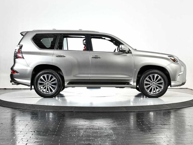 Photo of 2023 Atomic Silver Lexus GX 460