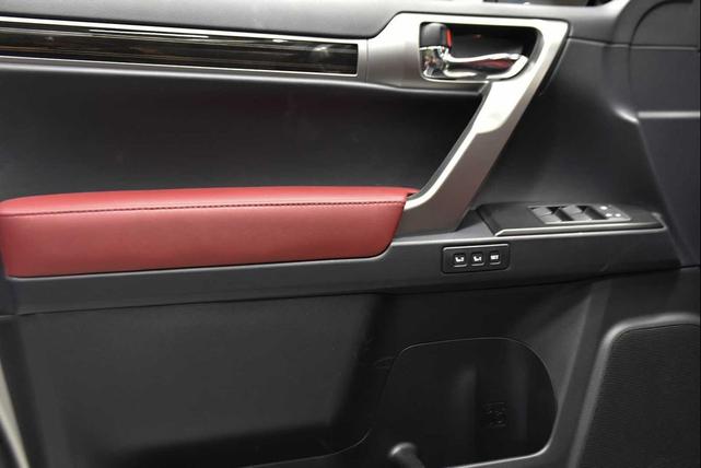 Photo of 2023 Atomic Silver Lexus GX 460