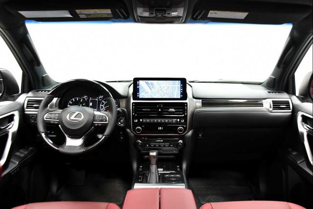 Photo of 2023 Atomic Silver Lexus GX 460
