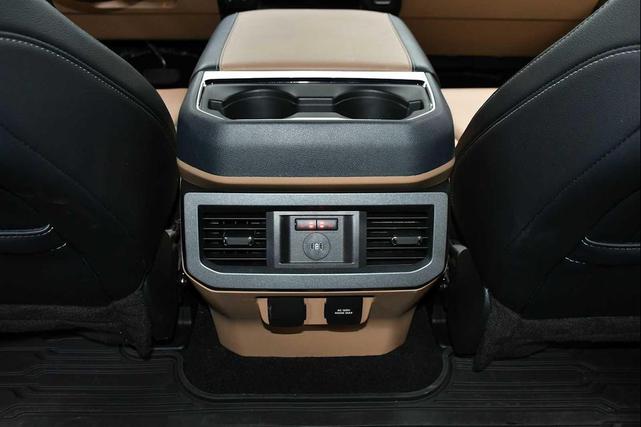Photo of 2023 Agate Black Metallic Ford F-250