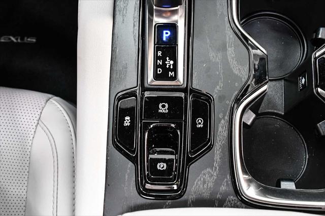 Photo of 2024 Eminent White Pearl Lexus RX 350