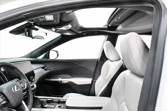 Photo of 2024 Eminent White Pearl Lexus RX 350