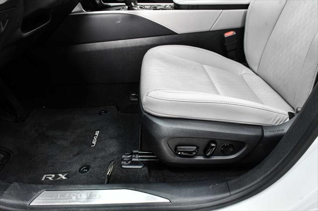 Photo of 2024 Eminent White Pearl Lexus RX 350