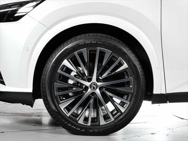 Photo of 2024 Eminent White Pearl Lexus RX 350
