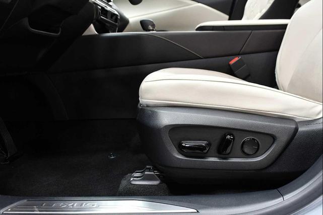 Photo of 2023 Iridium Lexus RX 350