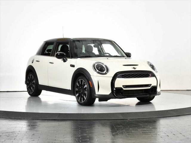 Photo of 2023 Pepper White MINI Hardtop