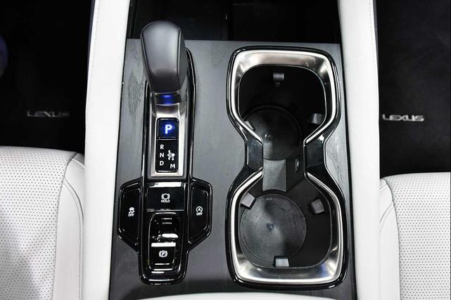 Photo of 2025 Eminent White Pearl Lexus RX 350